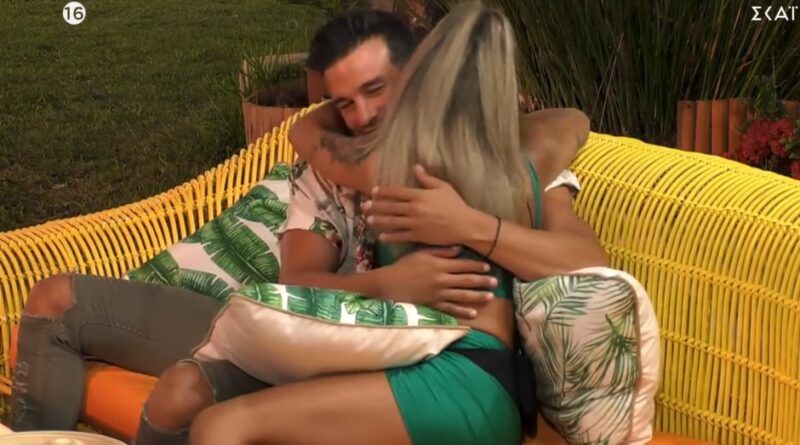 Love Island: Μπήκε καινούργιος παίκτης και με το «καλημέρα» αγκάλιασε την Χριστίνα και τήν «χώρισε» από τον Γιώργο