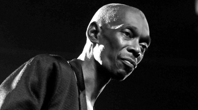 Πέθανε ο Maxi Jazz, τραγουδιστής των Faithless – «Είμαστε συντετριμμένοι»