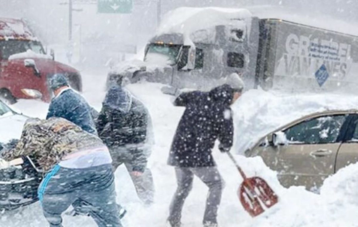 ΗΠΑ: Σφοδρή χιονοθύελλα απειλεί 240 εκατ. Αμερικανούς – Πολικές θερμοκρασίες και νεκροί