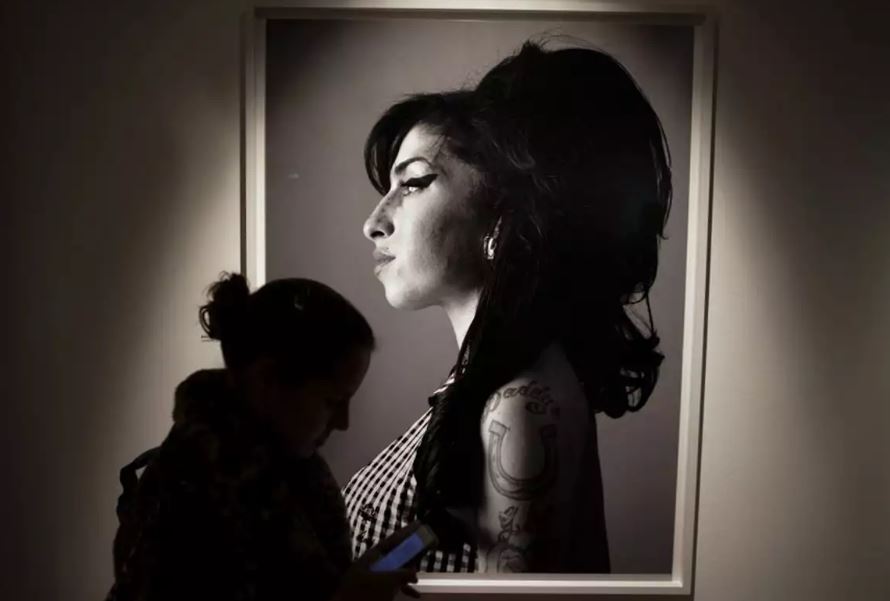 H βιογραφική ταινία της Amy Winehouse και η σωσίας της, Marisa Abela ως πρωταγωνίστρια