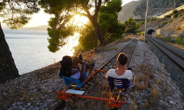 Τι είναι το Railbiking που ήρθε και στην Ελλάδα