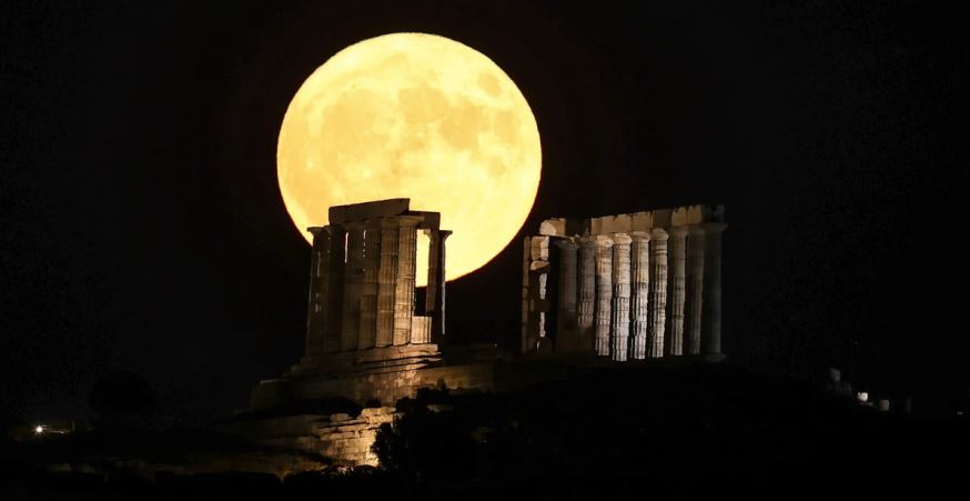 Έρχεται και τα φέρνει όλα τούμπα: Τα 4 ζώδια που επηρεάζονται δραματικά από τη «ζόρικη» Πανσέληνο στις 31 Αυγούστου