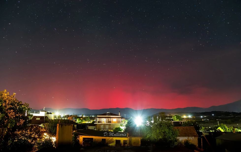 Κόκκινος από την ηλιακή καταιγίδα «βάφτηκε» ο ουρανός της Ελλάδας